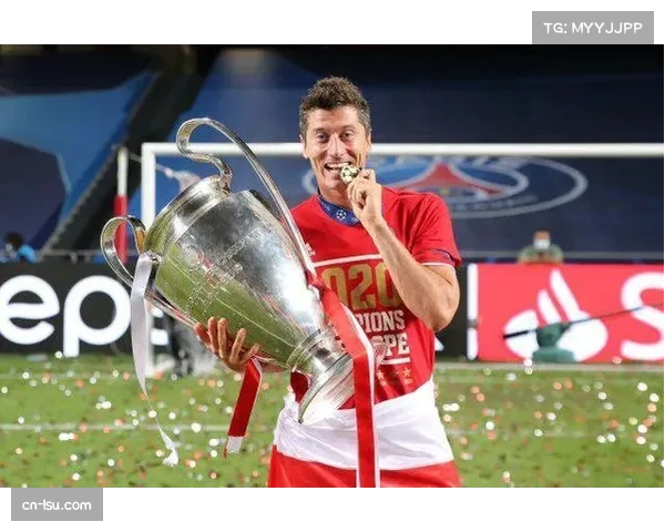 37岁莱万帽子戏法，老将展现顶级射术